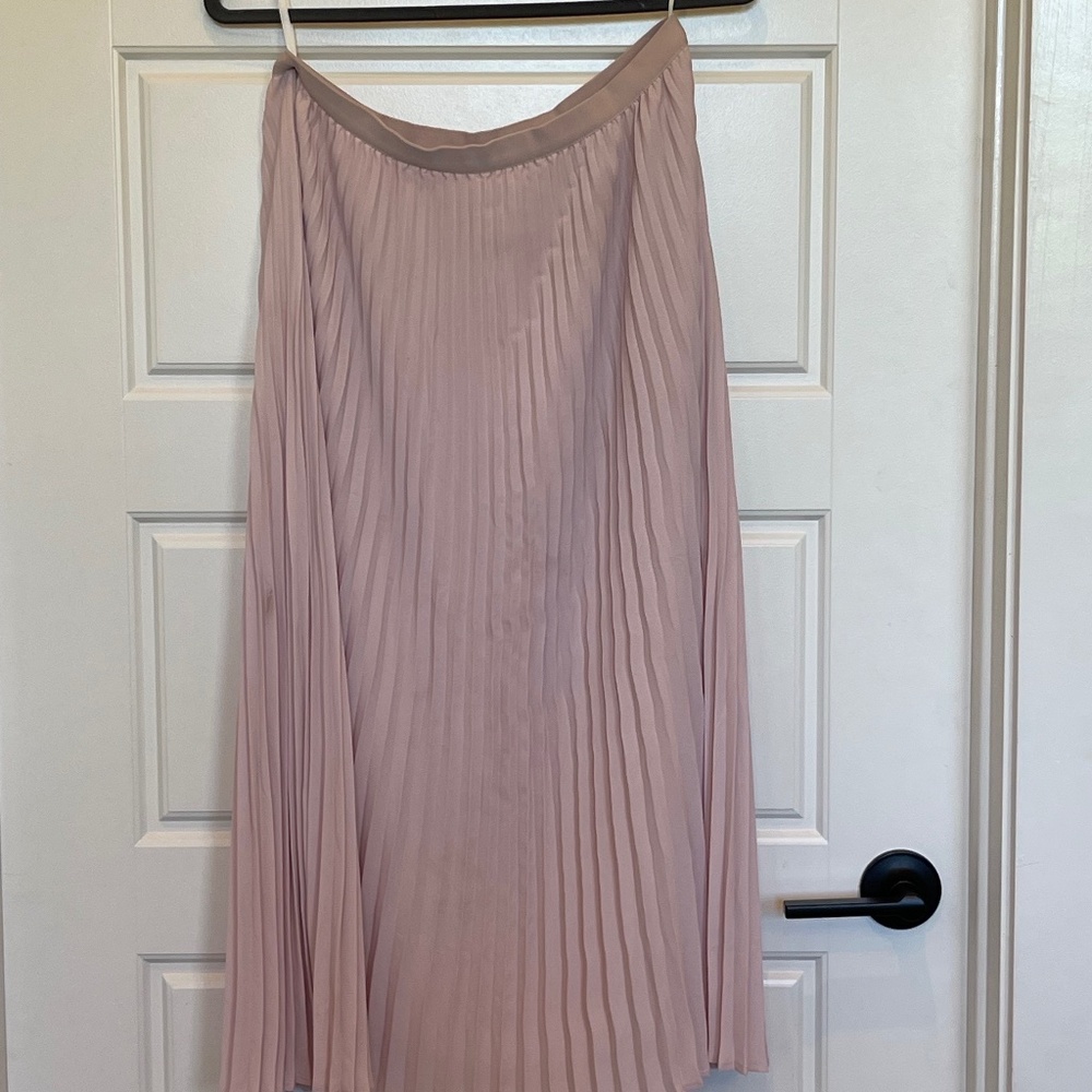 Aritzia Babaton Pleated Blush Pink Skirt